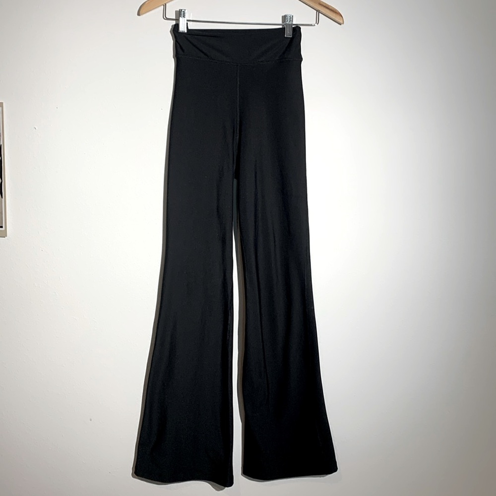 Old Navy Black Powersoft High Rise Flare Pant in Medium